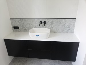 Blat łazienkowy z konglomeratu  Noble Areti Bianco