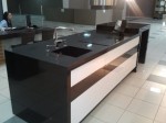 Czarne blaty kuchenne  z konglomeratu kwarcowego Technistone Gobi Black