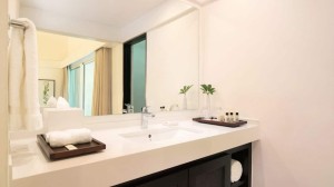    Blaty łazienkowe z konglomeratu Crystal Polar White