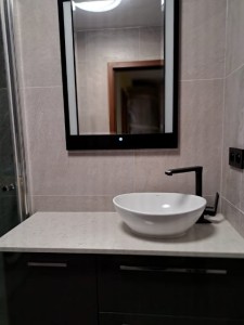 Blaty łazienkowe z konglomeratu kwarcowego- Okazja 