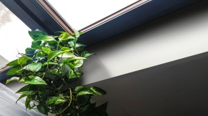 Odcienie białego parapety z konglomeratu kwarcowego